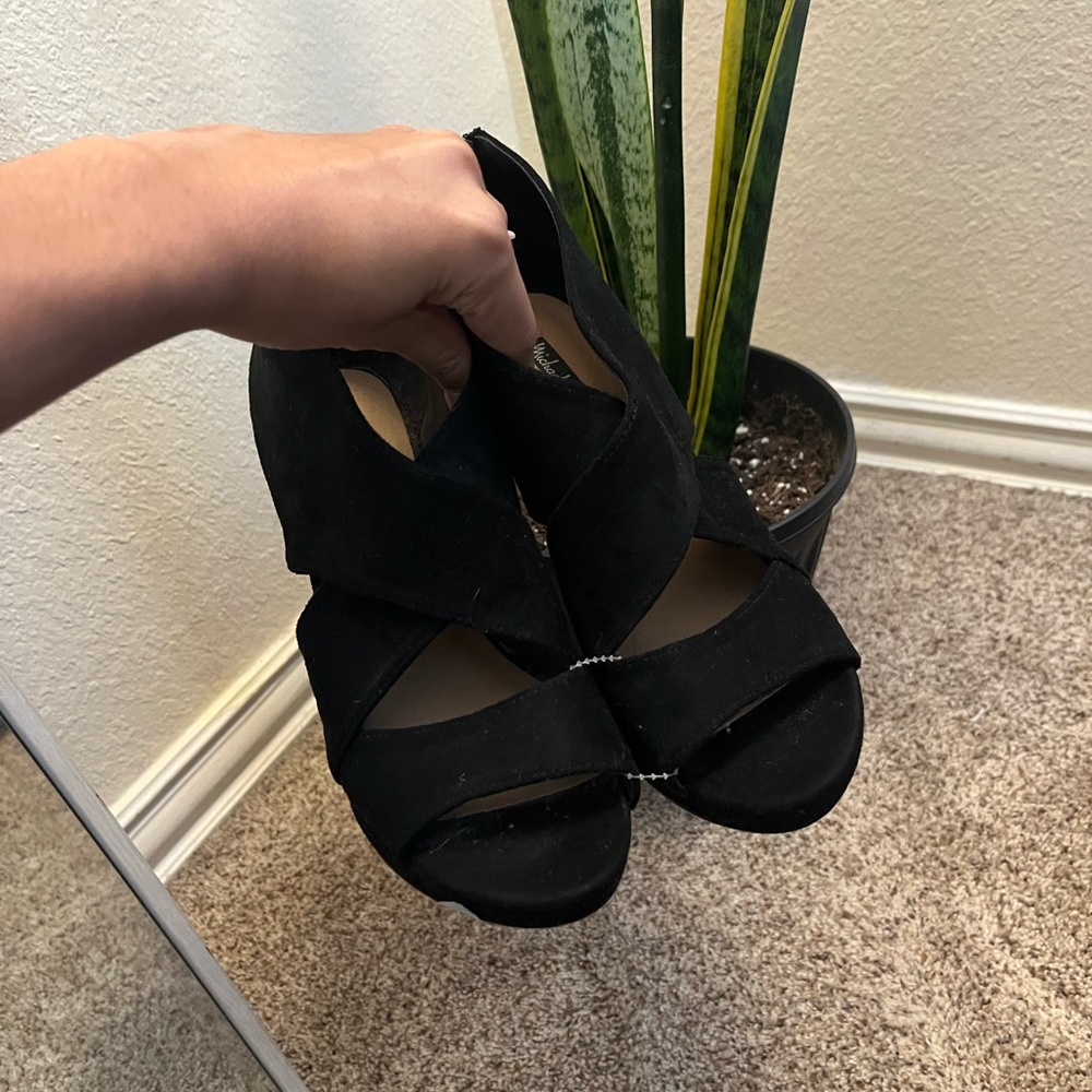 Brand new black pumps never worn before!
